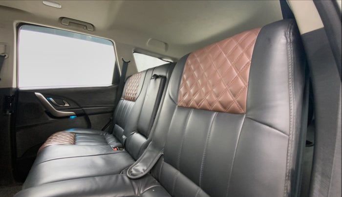 2019 Mahindra XUV500 W9, Diesel, Manual, 25,269 km, Right Side Rear Door Cabin