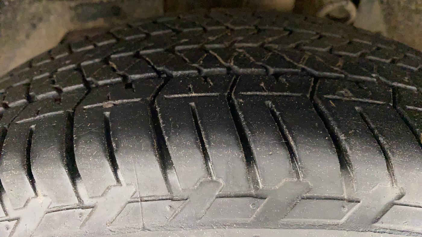 2019 Mahindra XUV500 W9, Diesel, Manual, 25,269 km, Left Front Tyre Tread