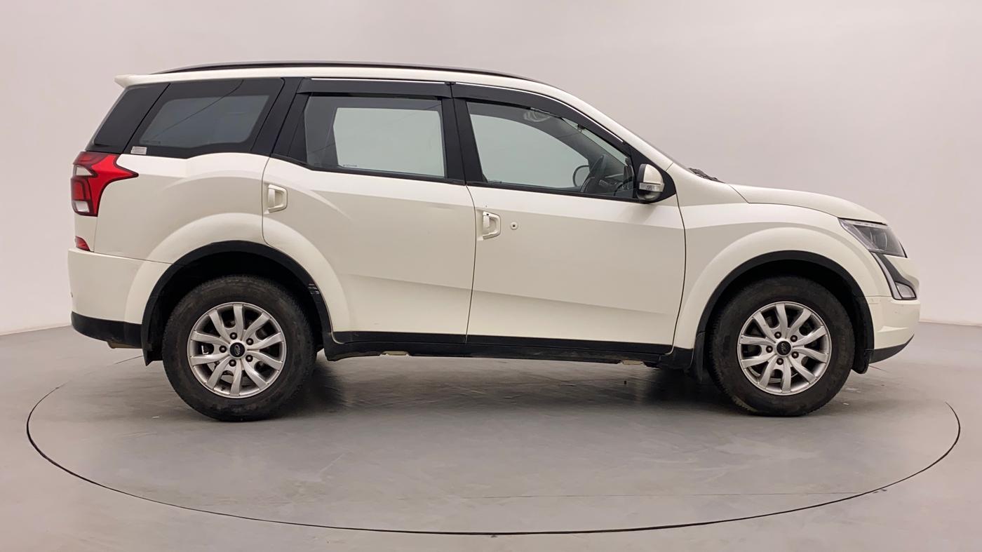 2019 Mahindra XUV500 W9, Diesel, Manual, 25,269 km, Right Side View