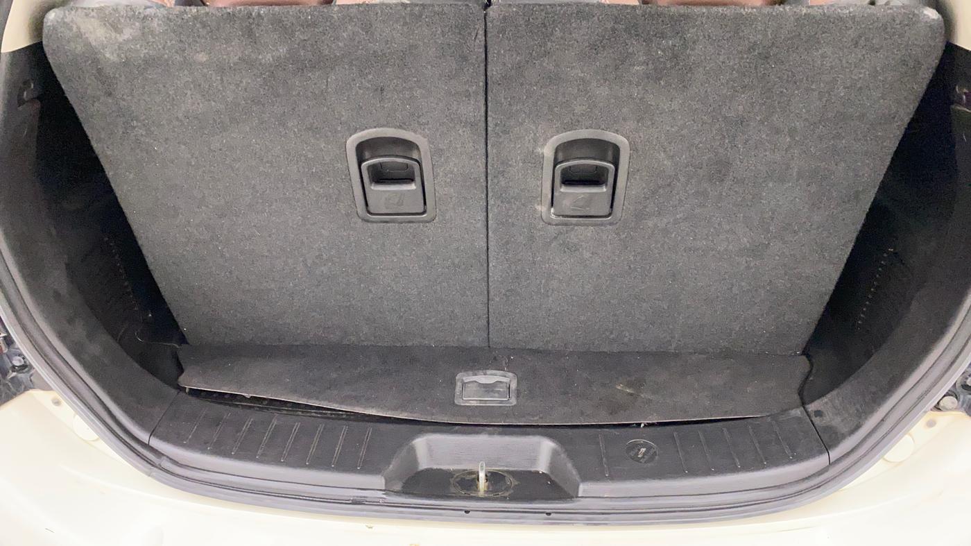 2019 Mahindra XUV500 W9, Diesel, Manual, 25,269 km, Boot Inside