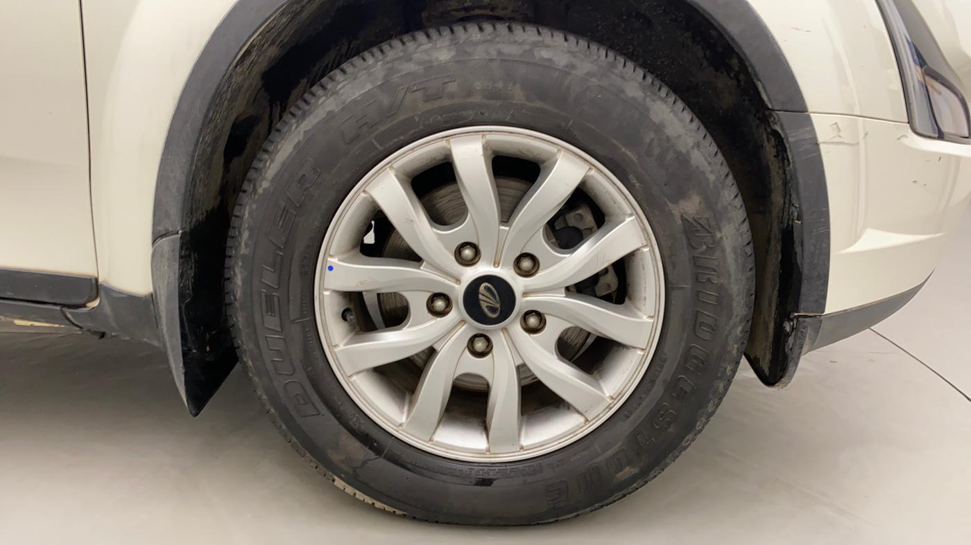 2019 Mahindra XUV500 W9, Diesel, Manual, 25,269 km, Right Front Wheel