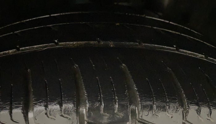 2018 Maruti Vitara Brezza VDI (O), Diesel, Manual, 60,821 km, Left Rear Tyre Tread