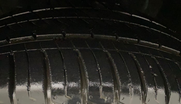 2018 Maruti Vitara Brezza VDI (O), Diesel, Manual, 60,821 km, Left Front Tyre Tread