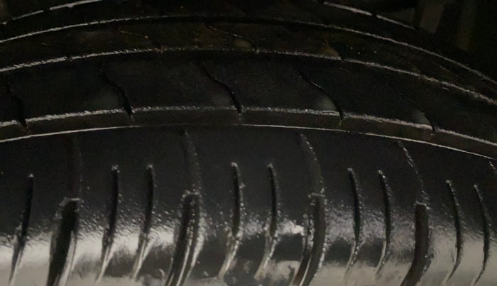 2018 Maruti Vitara Brezza VDI (O), Diesel, Manual, 60,821 km, Right Front Tyre Tread