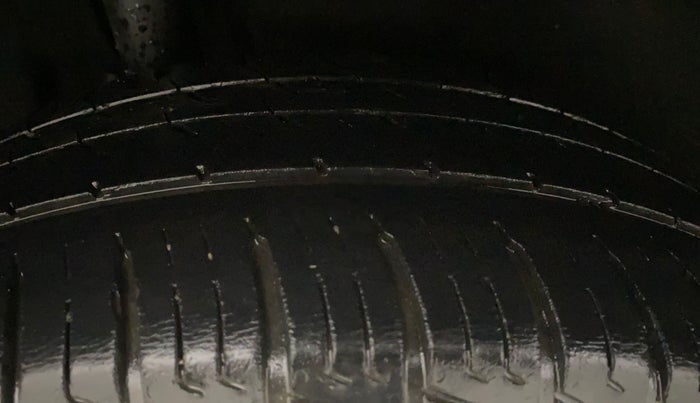 2018 Maruti Vitara Brezza VDI (O), Diesel, Manual, 60,821 km, Right Rear Tyre Tread