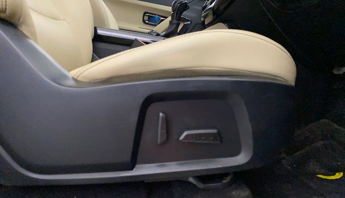 2021 Tata Safari XZA PLUS, Diesel, Automatic, 87,308 km, Driver Side Adjustment Panel