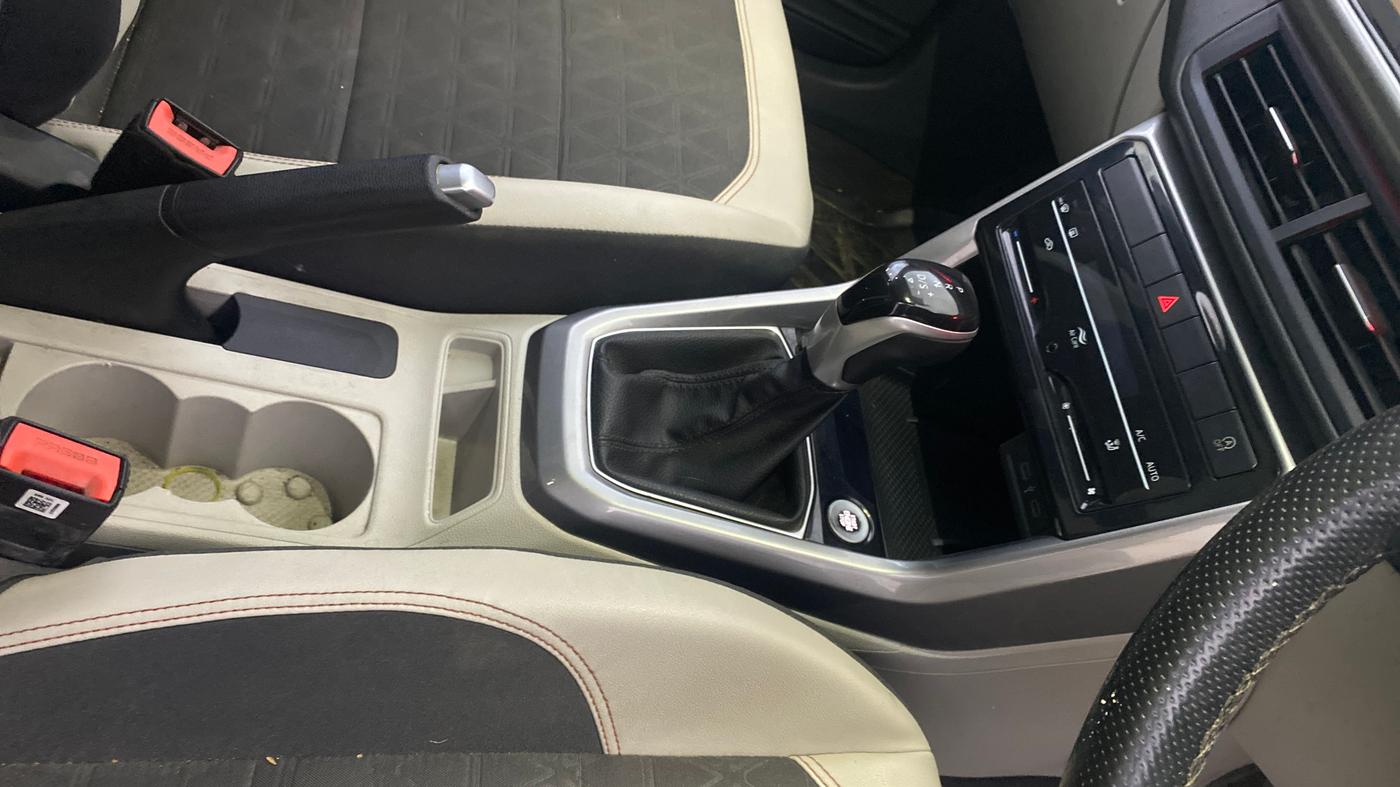 2021 Volkswagen TAIGUN GT PLUS 1.5 TSI DSG, Petrol, Automatic, 48,305 km, Gear Lever
