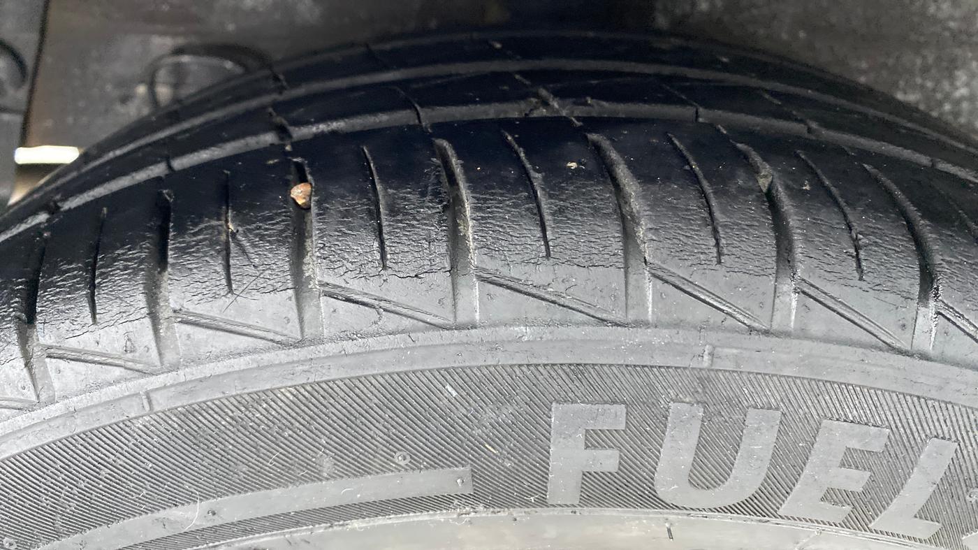 2015 Hyundai Grand i10 ASTA 1.2 AT VTVT, Petrol, Automatic, 50,265 km, Right Rear Tyre Tread