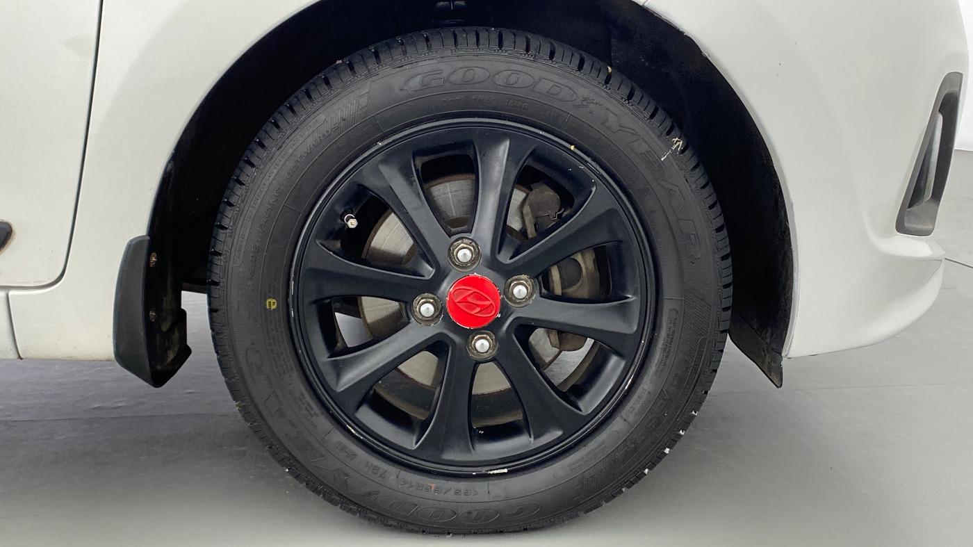 2015 Hyundai Grand i10 ASTA 1.2 AT VTVT, Petrol, Automatic, 50,265 km, Right Front Wheel