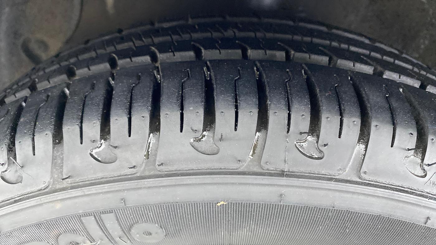 2015 Hyundai Grand i10 ASTA 1.2 AT VTVT, Petrol, Automatic, 50,265 km, Right Front Tyre Tread