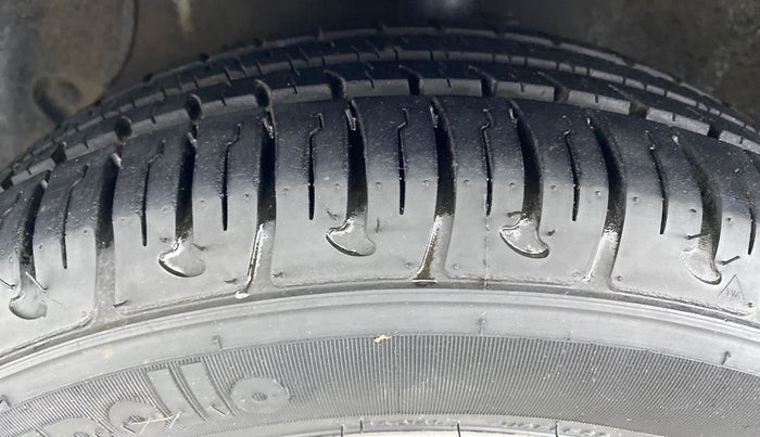 2015 Hyundai Grand i10 ASTA 1.2 AT VTVT, Petrol, Automatic, 50,265 km, Left Front Tyre Tread