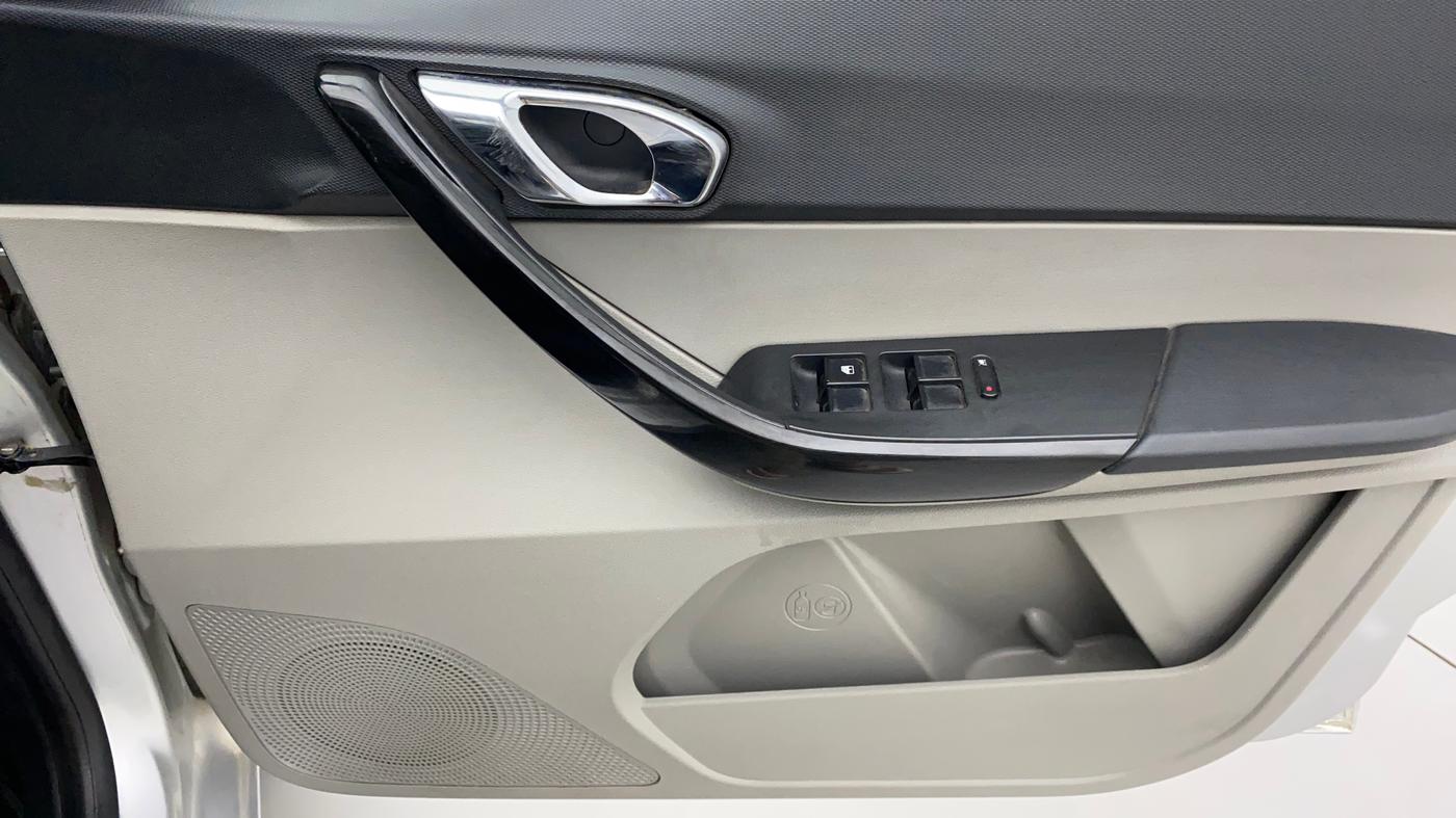 2018 Tata Tiago XZA PETROL, Petrol, Automatic, 49,185 km, Driver Side Door Panels Control
