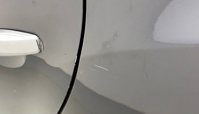 2016 Renault Duster RXL 1.6 PETROL, Petrol, Manual, 73,216 km, Left quarter panel - Minor scratches