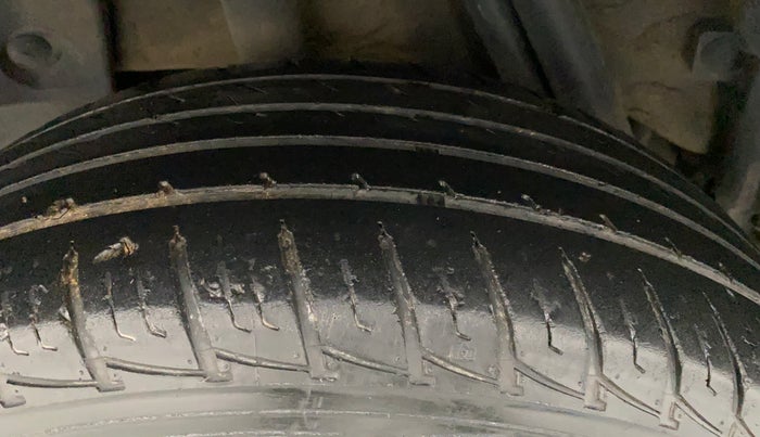 2016 Renault Duster RXL 1.6 PETROL, Petrol, Manual, 73,216 km, Right Rear Tyre Tread
