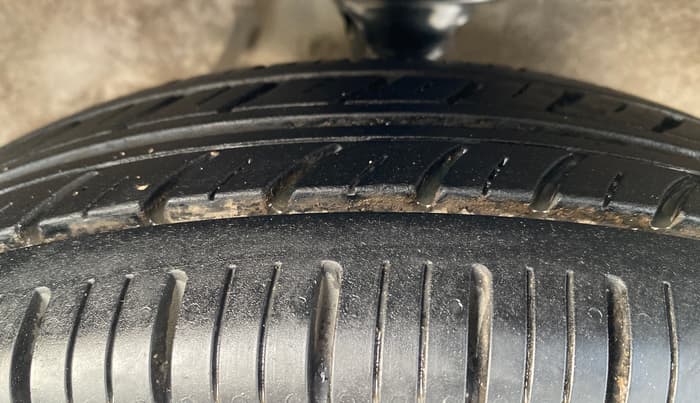 2014 Maruti Alto 800 LXI, Petrol, Manual, 20,420 km, Right Front Tyre Tread