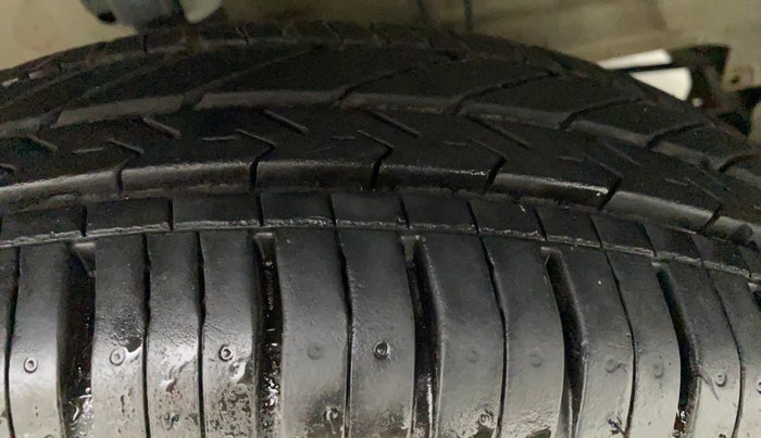 2012 Maruti Swift LXI, Petrol, Manual, 41,942 km, Right Front Tyre Tread