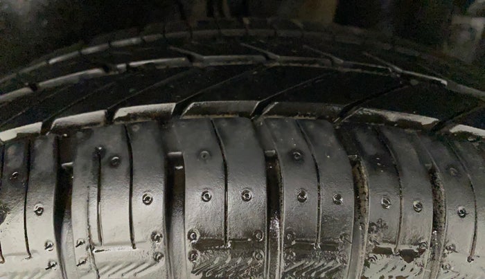 2012 Maruti Swift LXI, Petrol, Manual, 41,942 km, Left Rear Tyre Tread