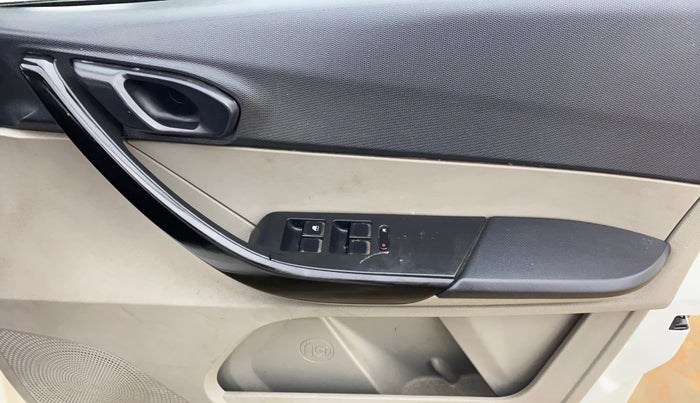 2018 Tata Tiago XT PETROL, CNG, Manual, 77,971 km, Driver Side Door Panels Control