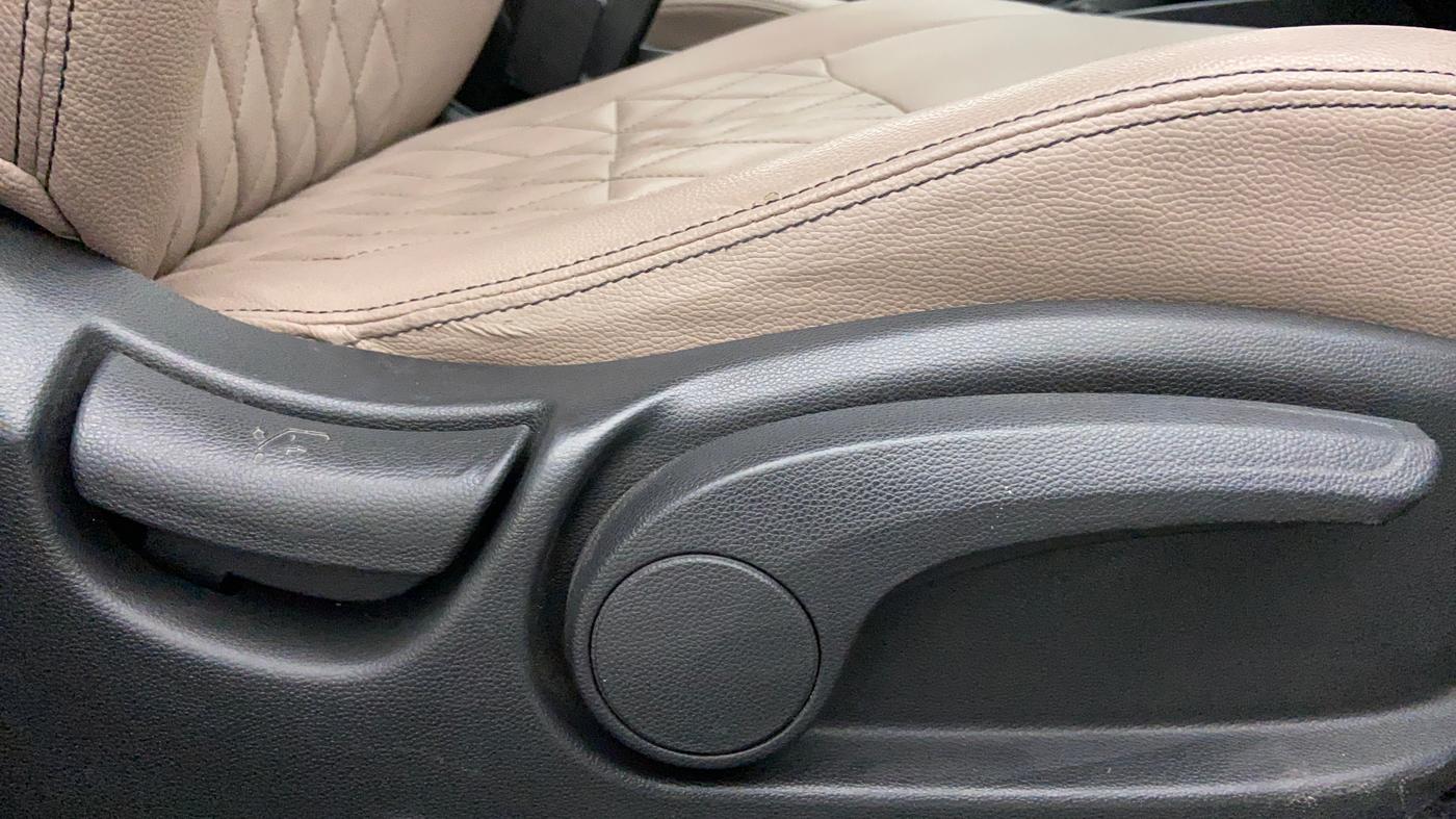 2017 Hyundai Creta 1.6 SX PLUS AUTO PETROL, Petrol, Automatic, 74,725 km, Driver Side Adjustment Panel