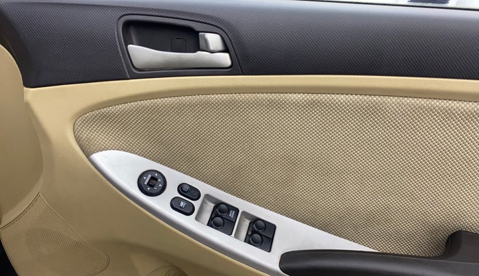 2012 Hyundai Verna FLUIDIC 1.4 CRDI, Diesel, Manual, 1,35,592 km, Driver Side Door Panels Control