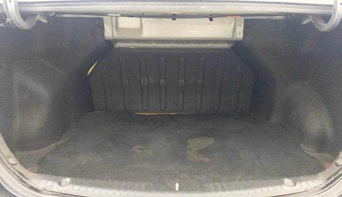 2012 Hyundai Verna FLUIDIC 1.4 CRDI, Diesel, Manual, 1,35,592 km, Boot Inside