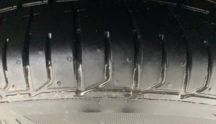 2012 Hyundai Verna FLUIDIC 1.4 CRDI, Diesel, Manual, 1,35,592 km, Left Rear Tyre Tread