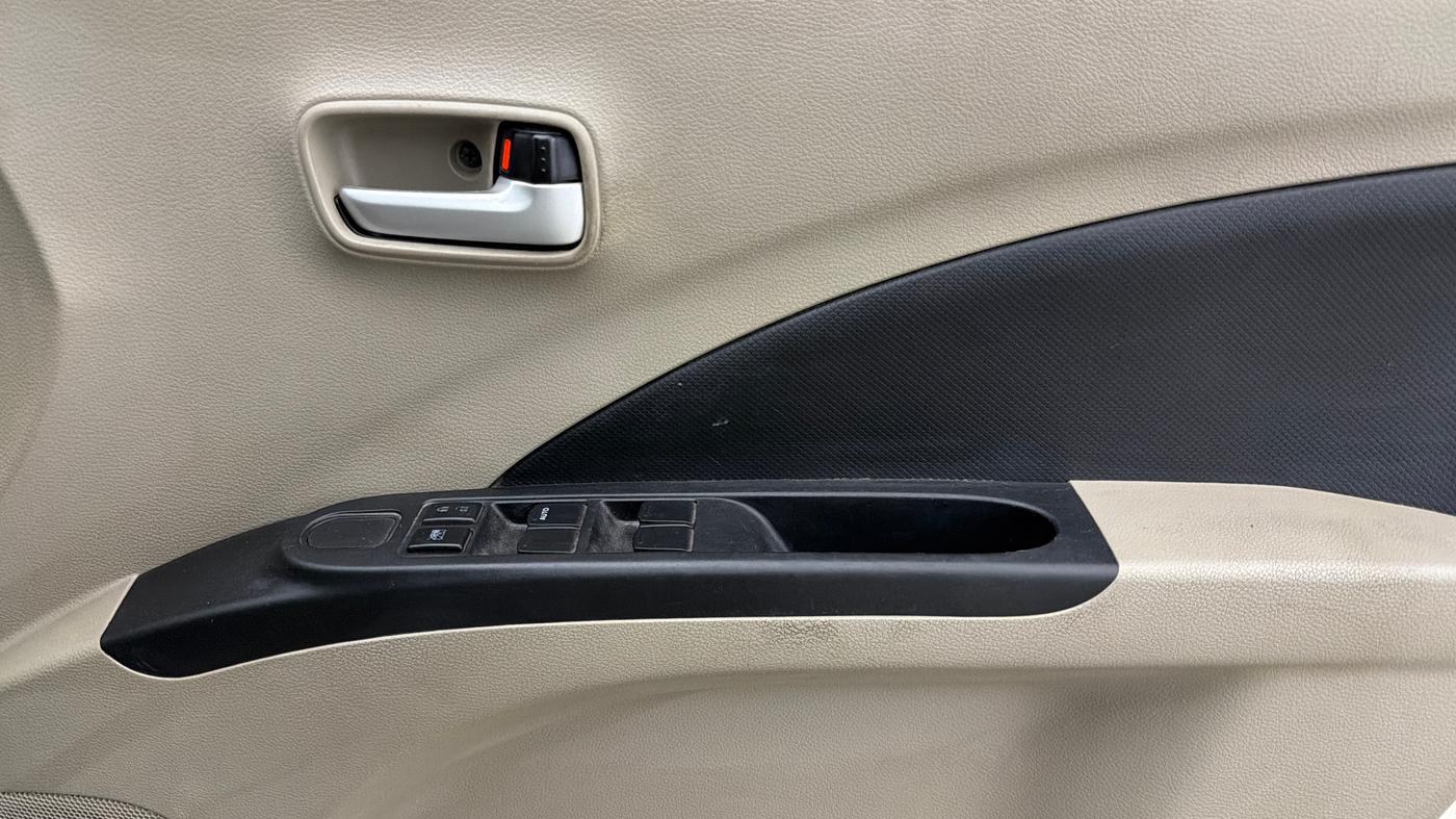 2017 Maruti Celerio VXI, Petrol, Manual, 31,486 km, Driver Side Door Panels Control