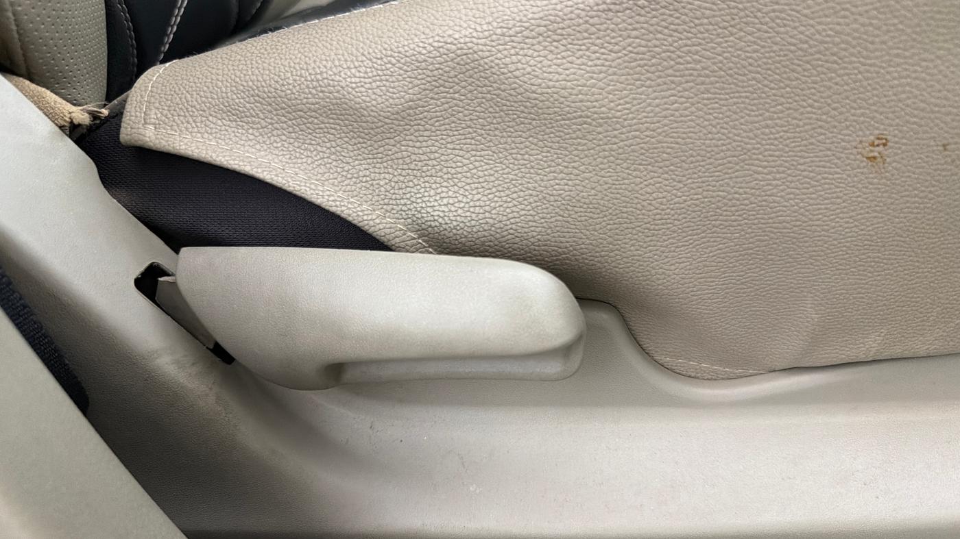 2017 Maruti Celerio VXI, Petrol, Manual, 31,486 km, Driver Side Adjustment Panel