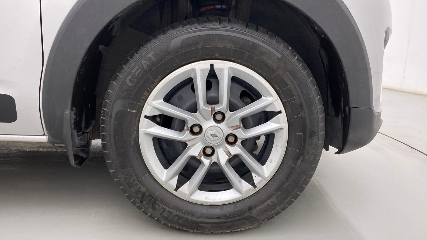 2020 Renault TRIBER RXT AMT, Petrol, Automatic, 9,439 km, Right Front Wheel