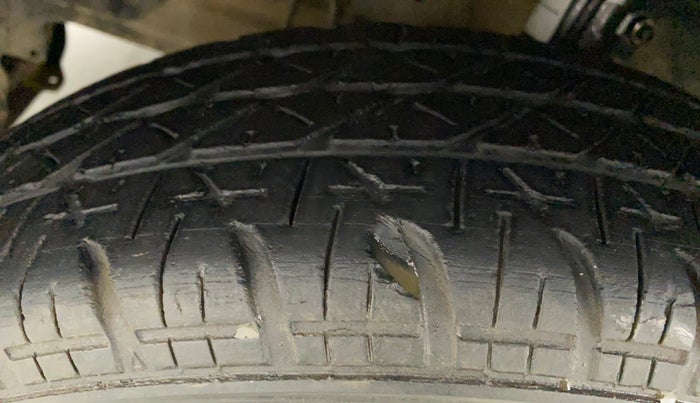 2012 Maruti Swift VXI, Petrol, Manual, 41,576 km, Left Front Tyre Tread