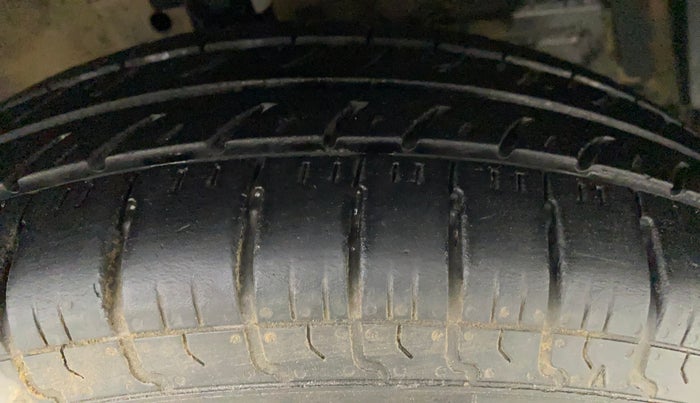 2012 Maruti Swift VXI, Petrol, Manual, 41,576 km, Right Front Tyre Tread