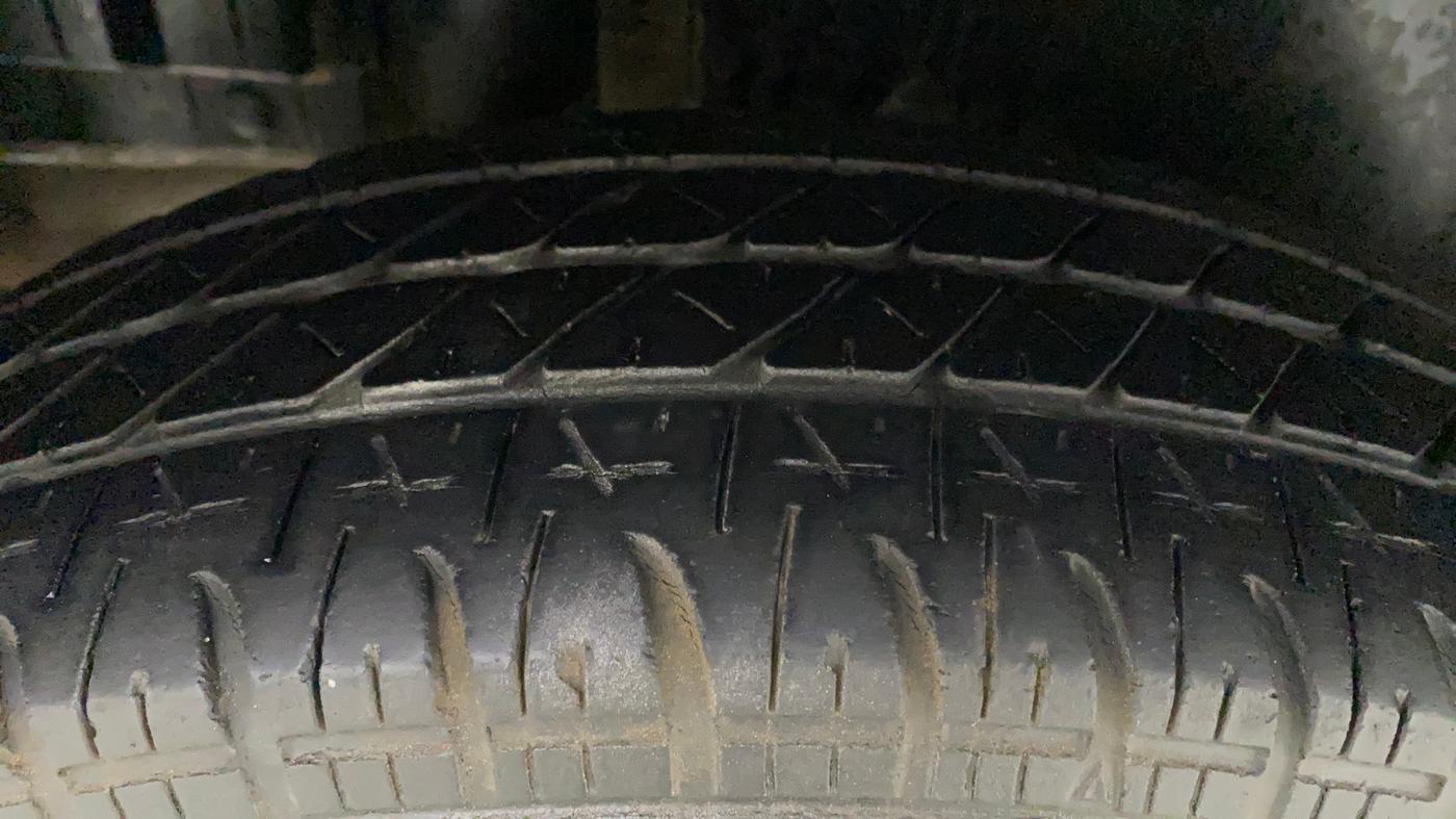 2012 Maruti Swift VXI, Petrol, Manual, 41,576 km, Right Rear Tyre Tread