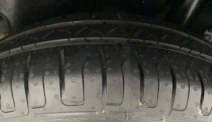 2012 Maruti Swift VXI, Petrol, Manual, 41,576 km, Left Rear Tyre Tread