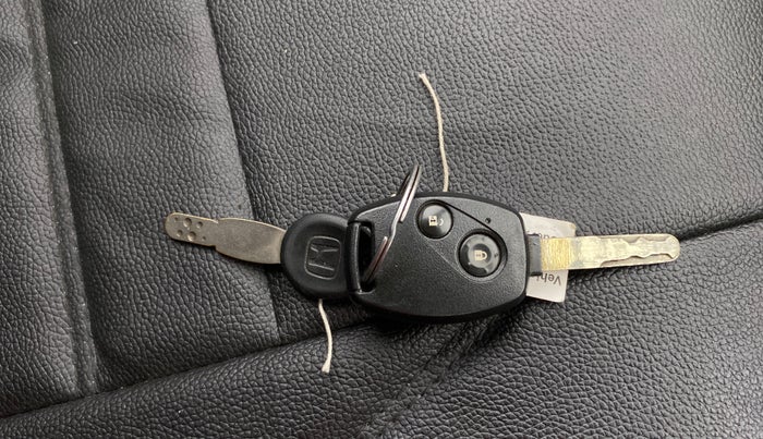 2016 Honda Amaze 1.2L I-VTEC S, Petrol, Manual, 95,947 km, Key Close Up