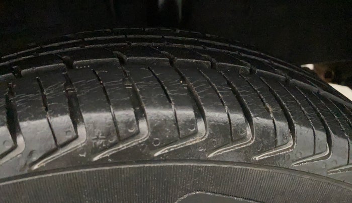 2017 Renault Kwid RXT 0.8, Petrol, Manual, 33,767 km, Left Rear Tyre Tread