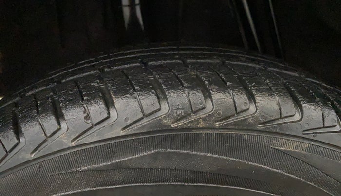 2017 Renault Kwid RXT 0.8, Petrol, Manual, 33,767 km, Right Rear Tyre Tread