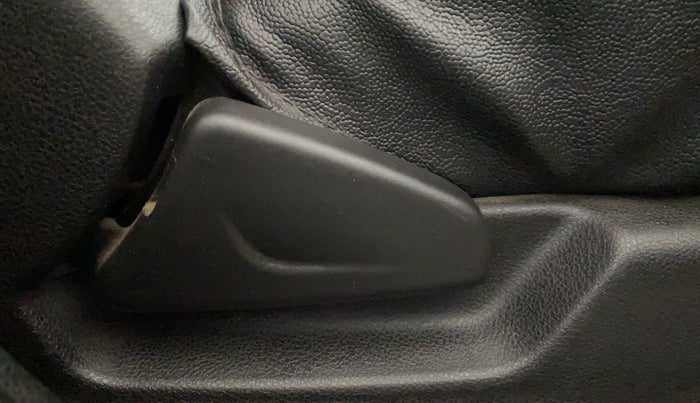 2017 Renault Kwid RXT 0.8, Petrol, Manual, 33,767 km, Driver Side Adjustment Panel