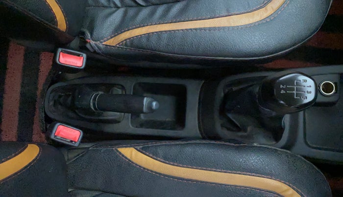 2017 Renault Kwid RXT 0.8, Petrol, Manual, 33,767 km, Gear Lever