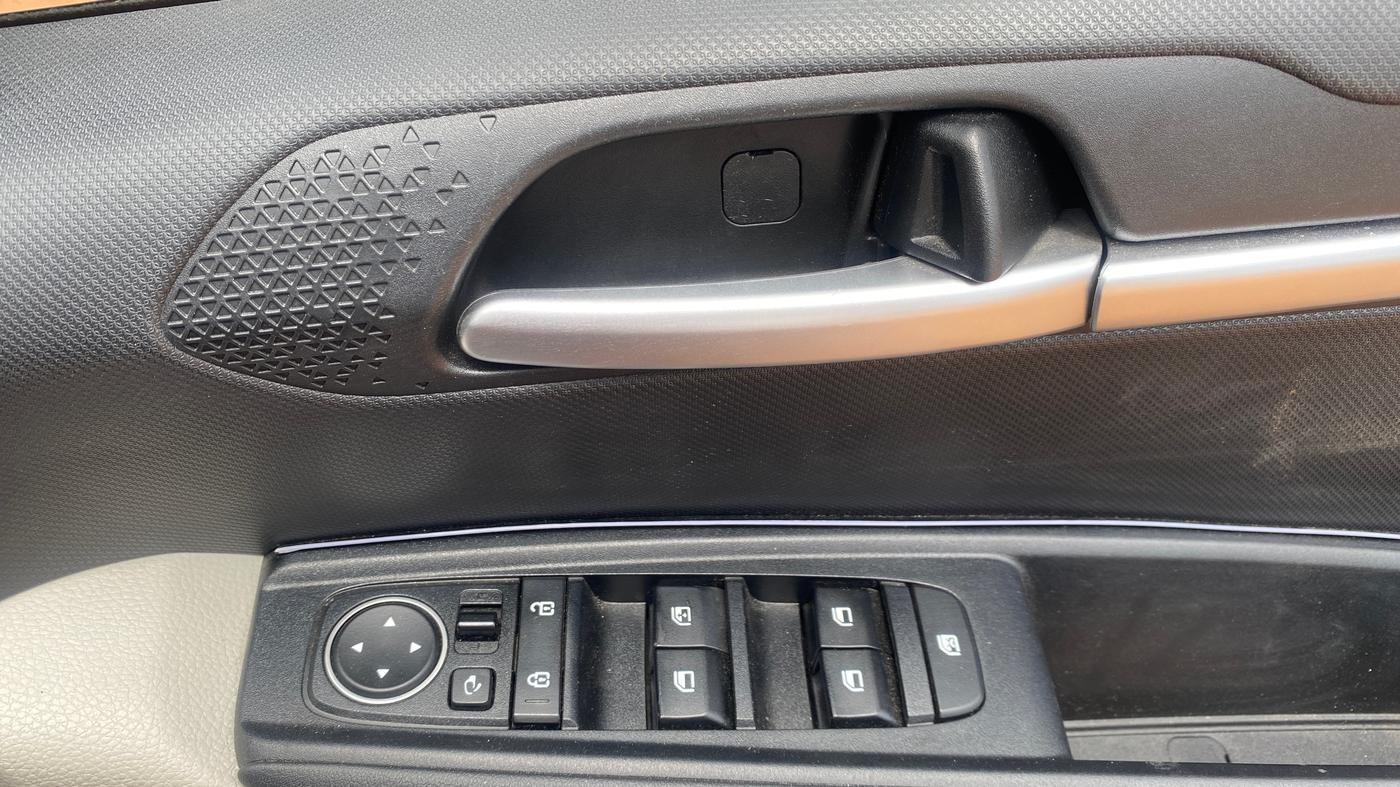 2022 KIA SONET HTX 1.0 IMT, Petrol, Manual, 33,281 km, Driver Side Door Panels Control