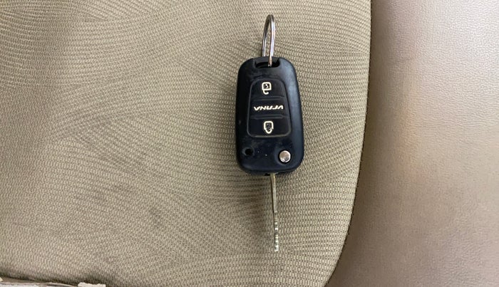 2014 Hyundai i10 SPORTZ 1.1, CNG, Manual, 59,160 km, Key Close Up