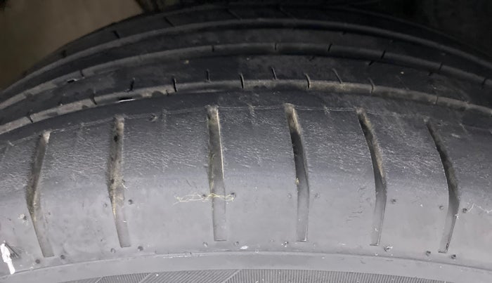 2019 Volkswagen Ameo HIGHLINE PLUS 1.0, Petrol, Manual, 27,867 km, Right Front Tyre Tread