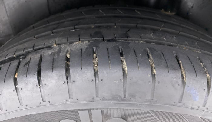 2019 Volkswagen Ameo HIGHLINE PLUS 1.0, Petrol, Manual, 27,867 km, Left Rear Tyre Tread