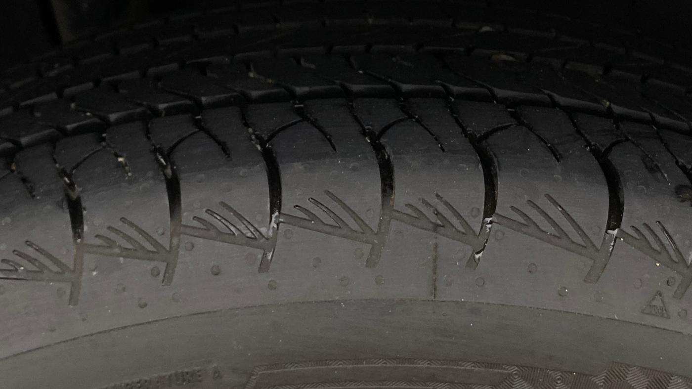 2023 Maruti Grand Vitara ALPHA PLUS HYBRID ECVT, Hybrid, Automatic, 21,910 km, Right Rear Tyre Tread