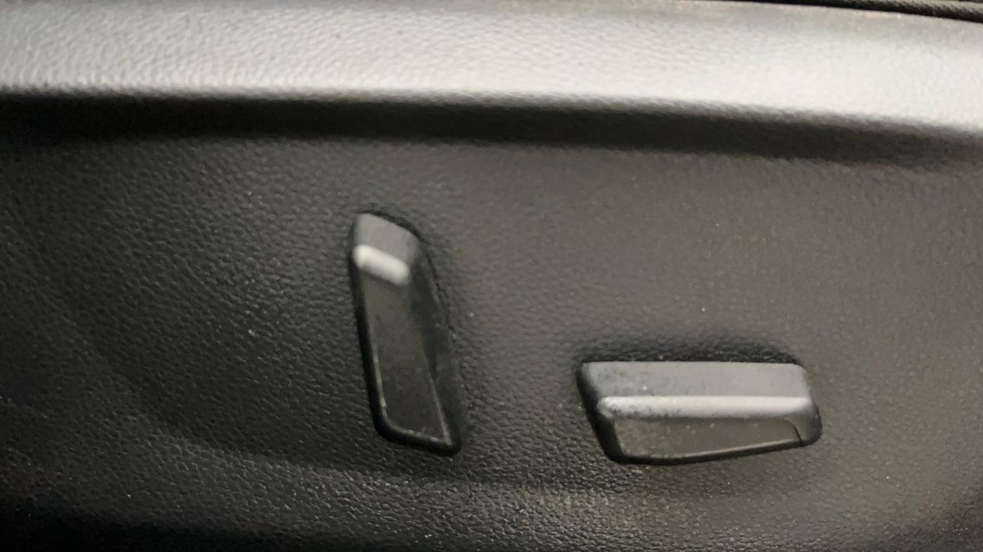 2025 KIA SELTOS HTX (O)1.5 Petrol MT, Petrol, Manual, 8,337 km, Driver Side Adjustment Panel
