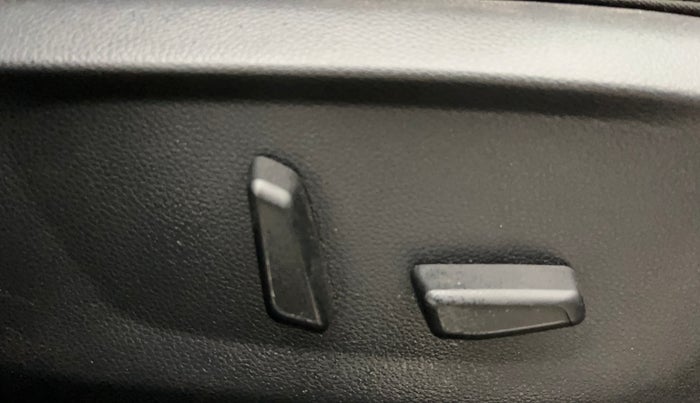 2025 KIA SELTOS HTX (O)1.5 Petrol MT, Petrol, Manual, 8,337 km, Driver Side Adjustment Panel