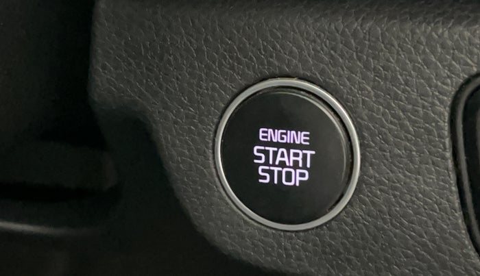 2025 KIA SELTOS HTX (O)1.5 Petrol MT, Petrol, Manual, 8,337 km, Keyless Start/ Stop Button