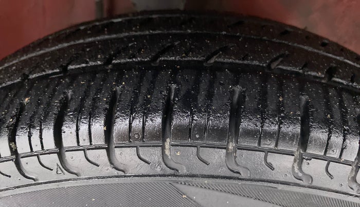 2014 Maruti Alto 800 LXI, Petrol, Manual, 27,620 km, Right Front Tyre Tread