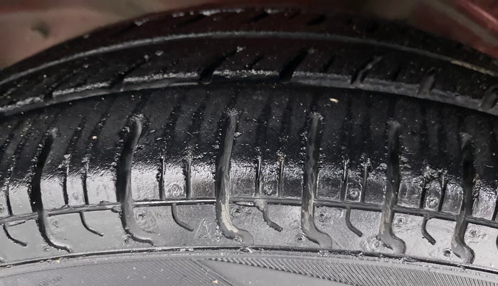 2014 Maruti Alto 800 LXI, Petrol, Manual, 27,620 km, Left Front Tyre Tread