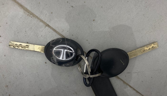 2023 Tata Tiago XE PETROL, Petrol, Manual, 23,377 km, Key Close Up