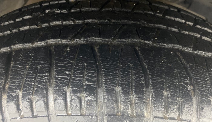 2017 Mahindra XUV500 W6 1.99, Diesel, Manual, 63,827 km, Right Front Tyre Tread